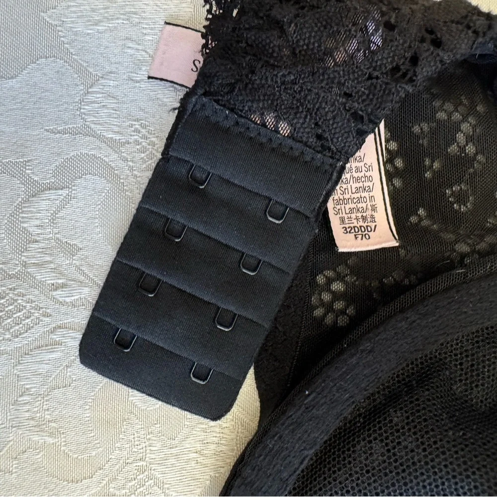 Victoria’s Secret Bra Size 32DDD Body By Victoria Unlined Demi Black Lace Bow‎